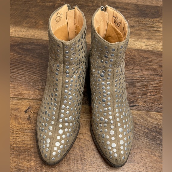 Mackin J Women's Silver Studded Taupe Brown Heeled Ankle Boots Size 8 CT - Picture 3 of 8